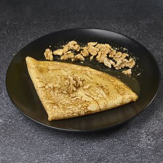 Slatka palačinka sa medom i orasima