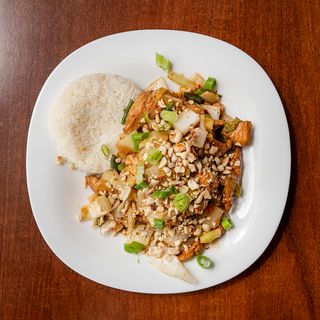 Kurczak z orzeszkami ziemnymi