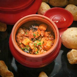 Говядина в горшочке