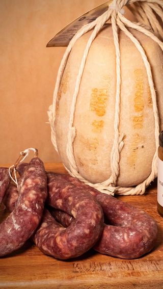 Salsiccia con provolone del Monaco