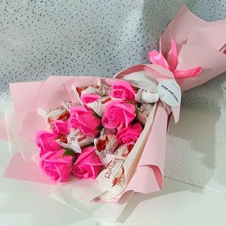 Buchet trandafiri si Raffaello