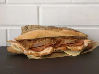 Bocadillo Pollo / Oilasko Ogitartekoa