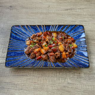 Spezzatino di manzo con pomodoro e patate