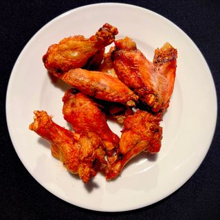 Пилешки крилца с гарнитура (350г)