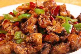 80 Курица в остром соусе ) 辣子鸡