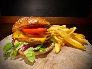 Hamburguesa vegetariana + patatas fritas