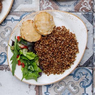 Қарақұмық қосылған күркетауық котлеттері/Котлеты из индейки с гречкой