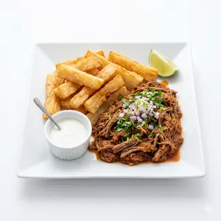Yuca Con Carne Desmechada