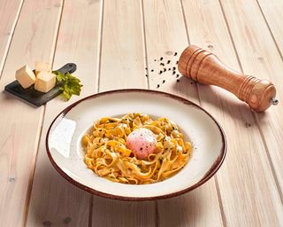 Fettuccine Alfredo e uovo