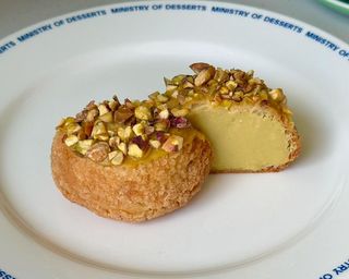 Шу з фісташковим кремом (80g)