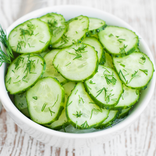 Salată de castraveți verzi