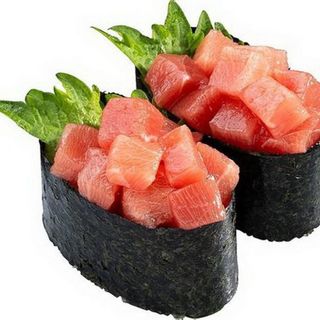 126. Gunkan De Atún Picado (2 Pzs.)