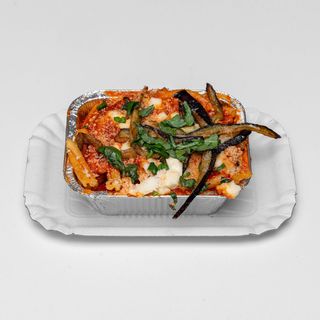 Pasta mozzarella, pomodoro e melanzane