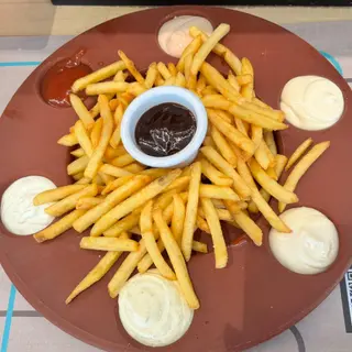 Patatas 7 Salsas