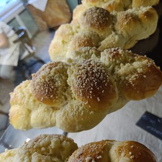 Chałka drożdżowa z kruszonką