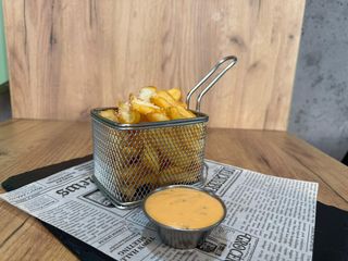 Cartofi Dippers cu sos - 200g