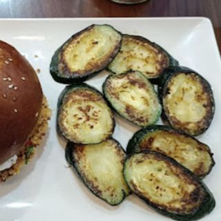 Tapa Berenjena Fritas Con Reducción De Balsámico Y Miel