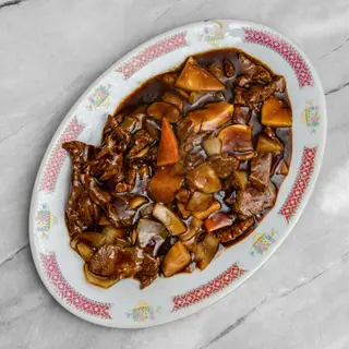 83. Ternera Con Bambú Y Setas Chinas
