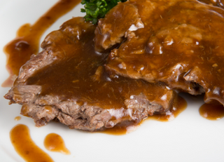 Roast beef di vitello con sugo d'arrosto