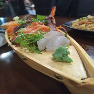 65. Sashimi moriawase (11 uds.)