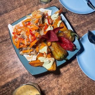 საფირმო კერძი ,,შატრე" ქათმისხორცით და ბოსტნეულით