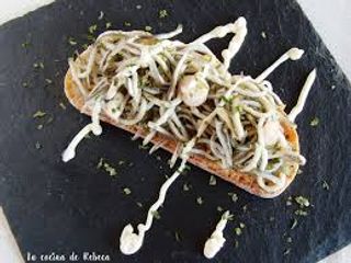 Tosta De Gulas Y Gambas