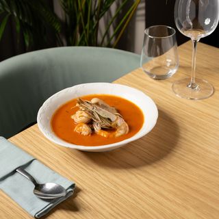 Supă mediteraneană cu fructe de mare 