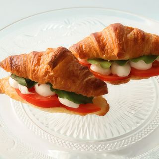 2 Petit Croissans Caprese