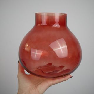 ваза  червона