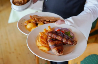 Pileće belo meso u slanini