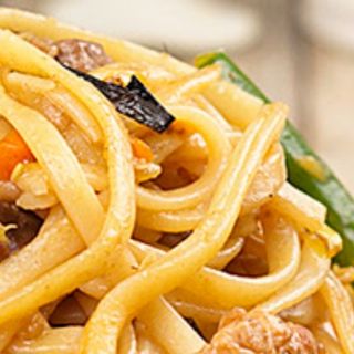 Tallarines Fritos Con Pollo