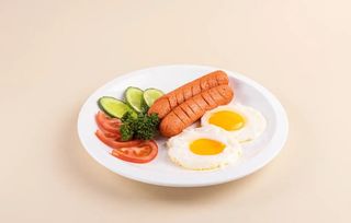 Яичница с сосисками (250 гр.)