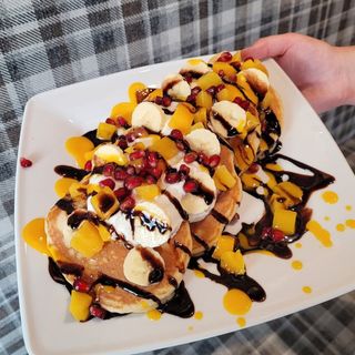 Z bananami, brzoskwiniami, granatem 4szt