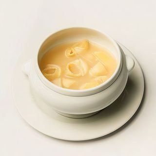 Caldo d'escudella amb galets