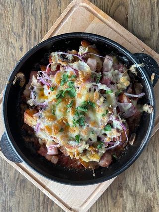 Пательня з куркою та грибами