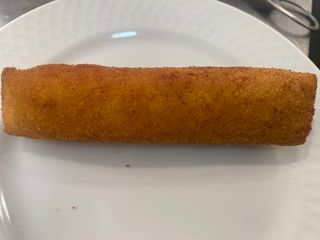 Salgado de Salsicha com Queijo