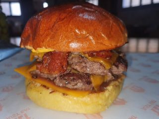 Empire State Burger Con Patatas (Doble carne)