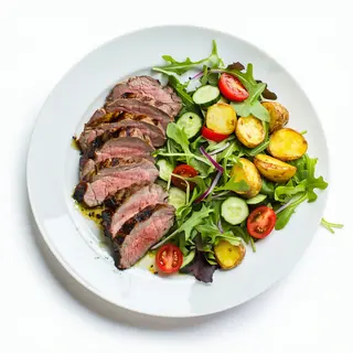 Cintas De Lomo Con Ensalada Y Patatas