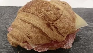 Cornetto salato grande al salame