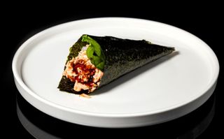 42. Temaki tonno cotto
