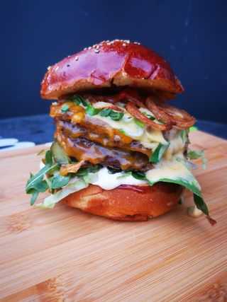 Meniu Triplu Cheeseburger