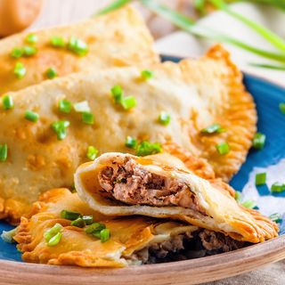 Чебурек з мʼясом