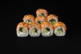 Фірмовий рол ЮКІ татакі з лососем і руколою (260гр)