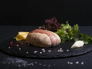 Курячий рулет з беконом та сиром (200г)