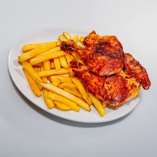 Medio pollo asado con patatas fritas