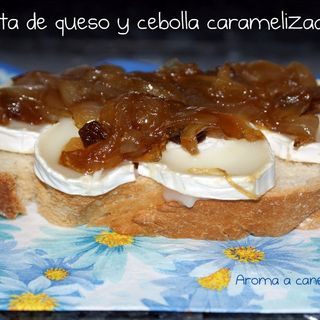 Tosta De Queso Arzua Ulloa, Tomate Y Cebolla Caramelizada