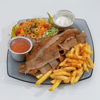 Plato combinado de kebab de cordero
