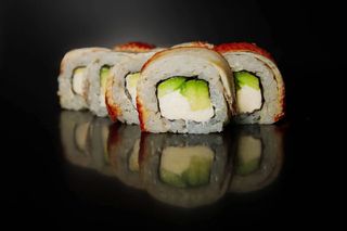 Рол Філадельфія з вугрем (280г)