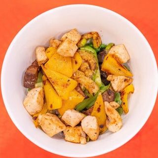 Теплый салат с курицей