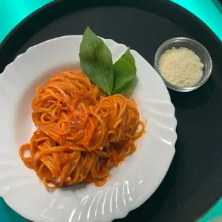 Pasta sugo e parmigiano